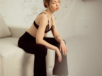 MiaThaine live cam video preview