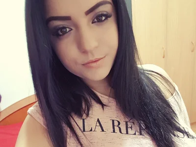 adelline webcam livesex profile